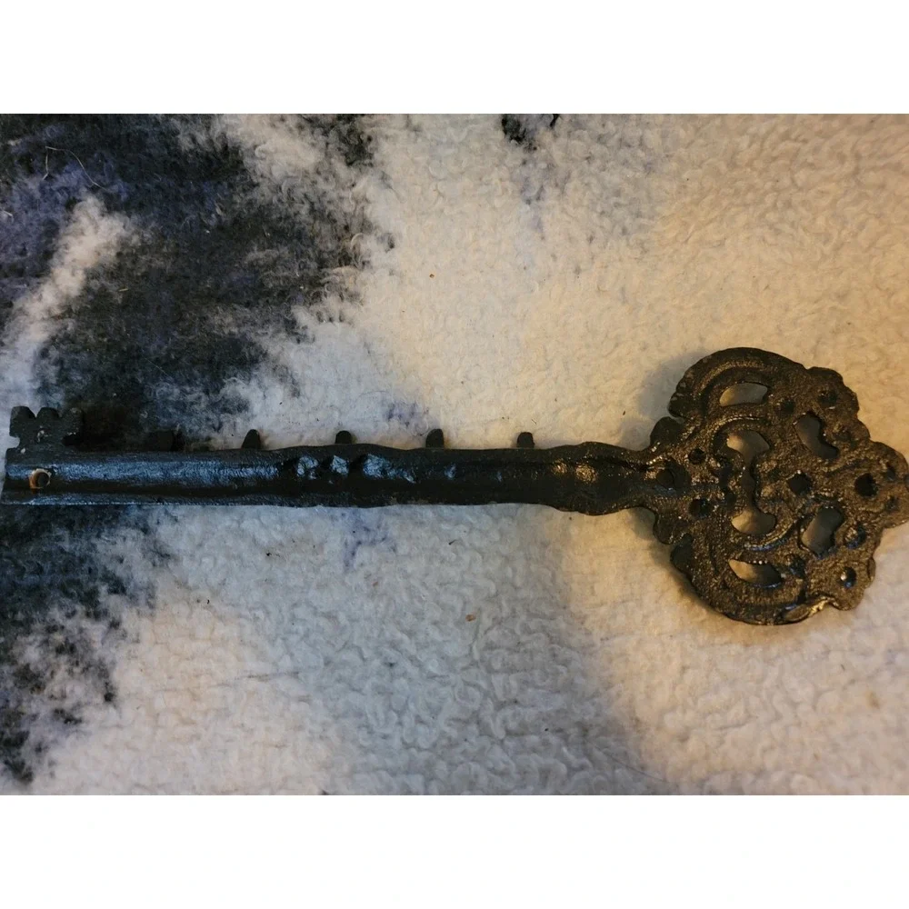 Cast Iron Skeleton Key Wall Hook Rack Vintage Style Black & Gold 5‎ Hooks